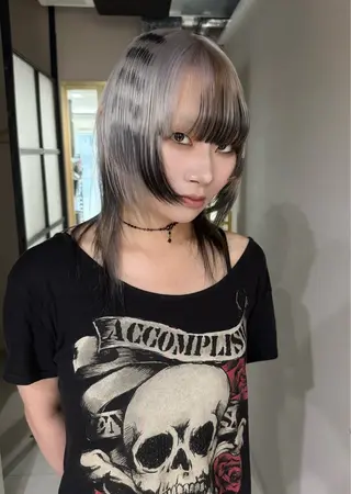 セミロング TAIRA横浜ウルフ 🐺デザインカラーのヘアスタイル