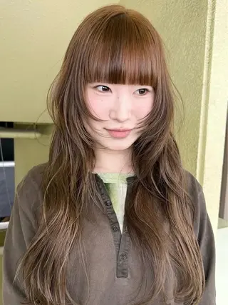 ロング カラー レイヤーカット/ 透明感ベージュ　モカのヘアスタイル