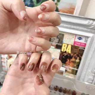 ミディアム ネイル Blowe ニュアンスのネイルデザイン