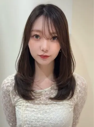 セミロング カラー 大人韓国レイヤ ー特化|角岡泉希🩶のヘアスタイル