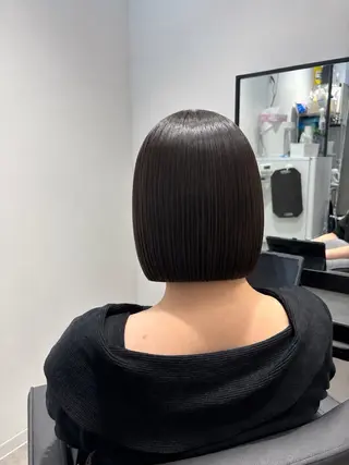 ショート 切りっぱなしボブ ×縮毛矯正特化きりのヘアスタイル