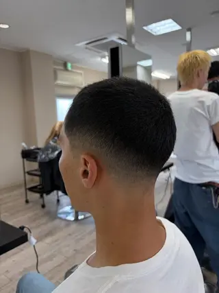 ショート メンズ TIDEHAIR 志羽のヘアスタイル