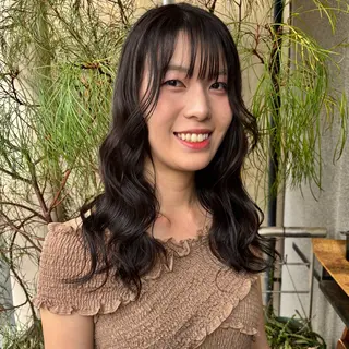セミロング 響 インナーカラー イヤリングカラーのヘアスタイル