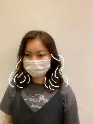 ミディアム 小西 美帆のヘアスタイル
