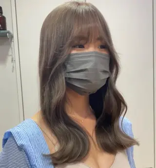 セミロング カラー 横尾 歩のヘアスタイル