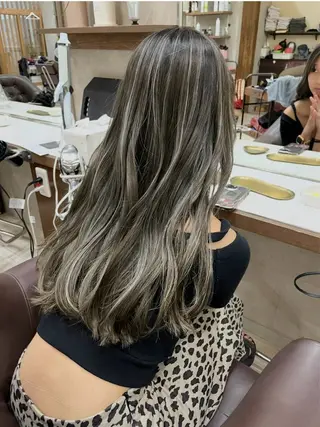ロング レイヤーカット・水素 松井山手　齊藤　興のヘアスタイル