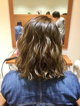 ミディアム カラー 蓮見友里 PiSTA／portのヘアスタイル