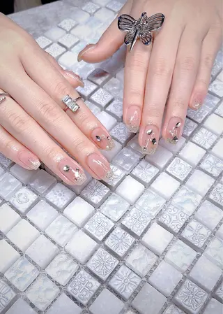 ミディアム めぐみのネイルサロン スタッフ練習のネイルデザイン