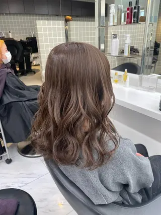 ロング カラー 抜け感レイヤー︴ ニュアンスカラーのヘアスタイル