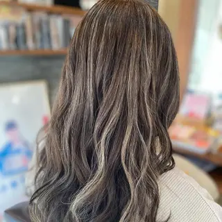 セミロング 加藤 実穂のヘアスタイル