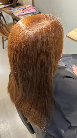 カラー もも ボブ/艶カラーのヘアスタイル