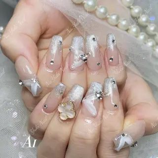 ネイル 🦋 Queenieのネイルデザイン