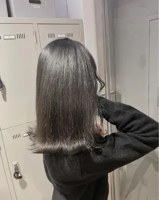 ミディアム カラー 抜け感レイヤー︴ ニュアンスカラーのヘアスタイル