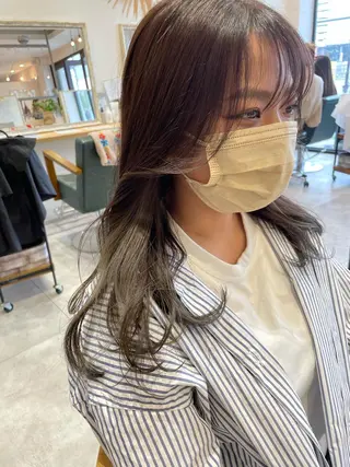セミロング カラー 比嘉 千咲のヘアスタイル