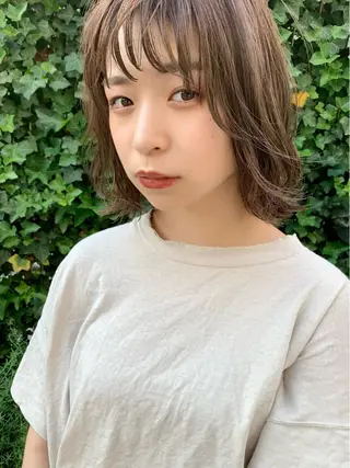 ミディアム カラー 榑松 恵里のヘアスタイル