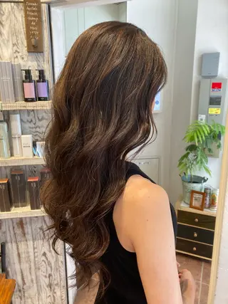 ロング あやか 白髪ぼかしハイライトのヘアスタイル