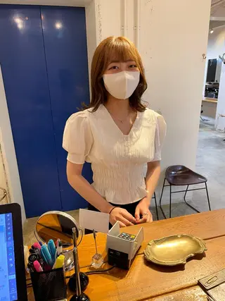 ミディアム カラー MIOベージュカラー 柔らかいカラーのヘアスタイル
