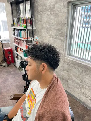 メンズ フェードパーマ 新倉幸之助のヘアスタイル