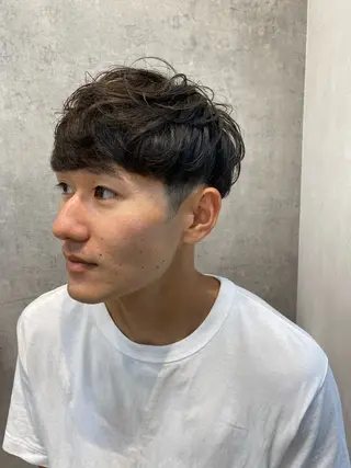ミディアム パーマ メンズ 似合う髪型見つけます AYAKAのヘアスタイル