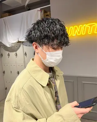 ショート カラー パーマ メンズ メンズパーマ特化 TAIGAのヘアスタイル