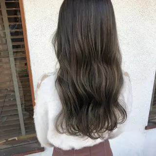 ロング カラー kana .オリーブ /ナチュラルヘアのヘアスタイル