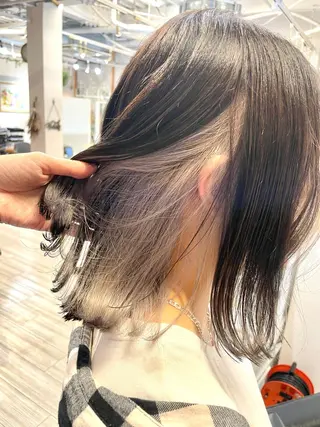 セミロング カラー インナーカラー 推し ブリーチ 髪質改善のヘアスタイル