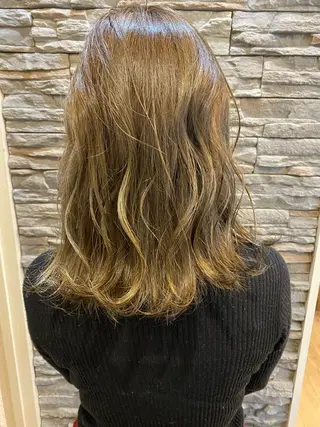 ミディアム カラー 山浦 貴恵のヘアスタイル