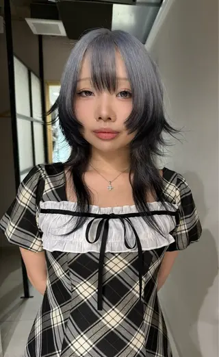 セミロング TAIRA横浜ウルフ 🐺デザインカラーのヘアスタイル
