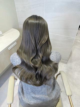 ロング カラー 透明感カラー🌿 グレージュ🐺陽介のヘアスタイル