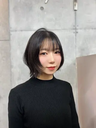 ショート ヒナ/レイヤーカット 艶感ワンカラーのヘアスタイル