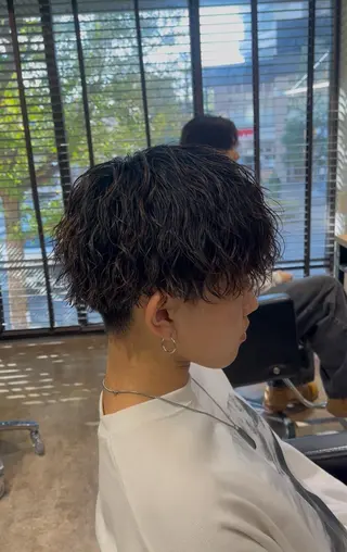 ショート センターパート特化 松本真那斗のヘアスタイル