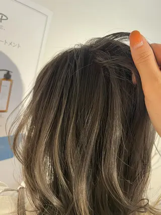 ミディアム 🍊新宿南口🍊 ERINAのヘアスタイル