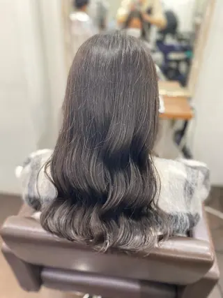ロング 透明感カラー栄 みゆのヘアスタイル