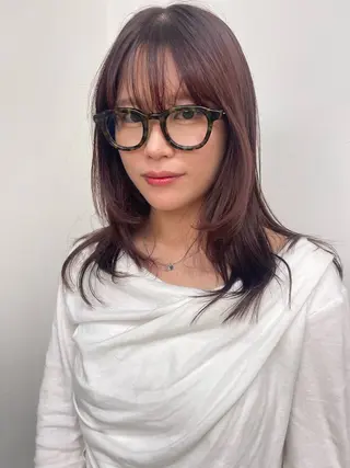 ミディアム カラー 💓パーマ，💗 レイヤーカットのヘアスタイル