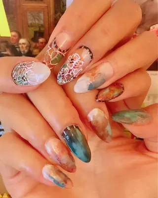 セミロング ネイル Blowe ニュアンスのネイルデザイン