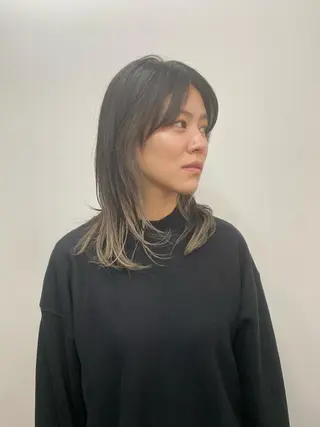 セミロング ブリーチカラー急募✨ KENICHIのヘアスタイル