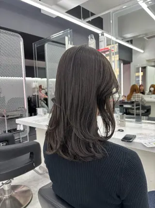 ミディアム カラー 抜け感レイヤー︴ ニュアンスカラーのヘアスタイル