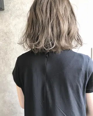 ショート カラー 顔周りレイヤーカット ブリーチminamiのヘアスタイル