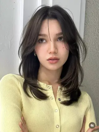 ミディアム 谷 花音のヘアスタイル