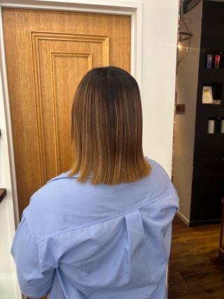セミロング パーマ くいた あやなのヘアスタイル