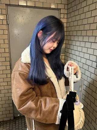 セミロング 室屋 鈴音のヘアスタイル