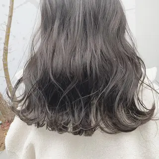 セミロング カラー マツエク・マツパ ハイトーンボブ 前田 表参道　グレージュのヘアスタイル