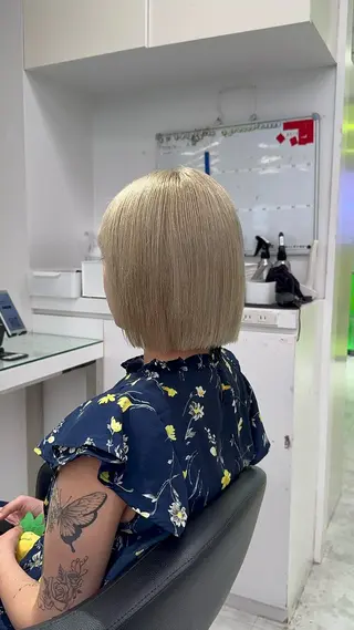 ミディアム カラー ヘアアレンジ ウルフカット×ハイ トーン職人🤍ゆうひのヘアスタイル