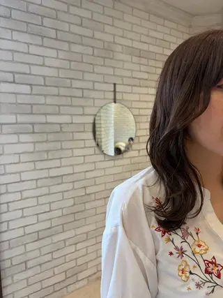 ミディアム シモカワ マシロのヘアスタイル