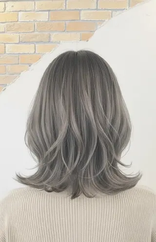 ミディアム 松 ハイトーン/カット✄のヘアスタイル