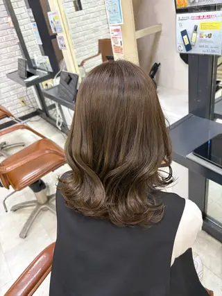 ミディアム カラー 浦﨑 笑美里のヘアスタイル