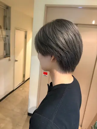 カラー 関 明日花のヘアスタイル