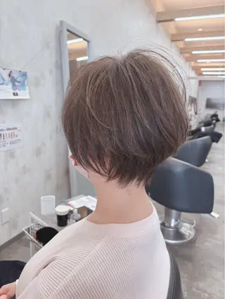 ショート カラー 藤田 麗安のヘアスタイル