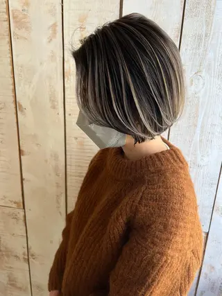 ショート カラー 鷺谷 玲奈のヘアスタイル