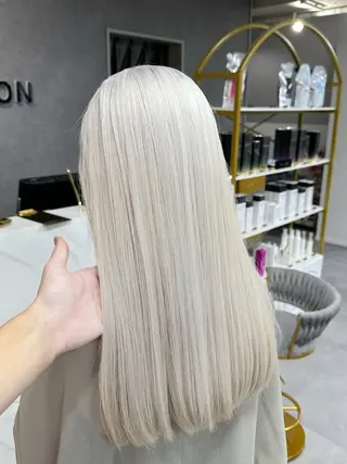 ロング 韓国風 白髪ぼかし NAOTOのヘアスタイル